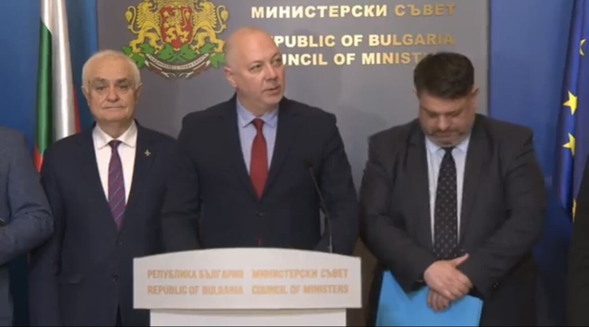 Позицията на България за войната в Украйна е трансджендърска – ни жена, ни мъж, нещо като трети пол във външната политика!