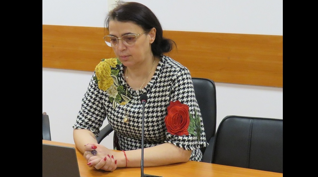 Само в Narod.bg: Сръчната проф. Надежда Йонкова иска пета заплата – от Народното събрание!