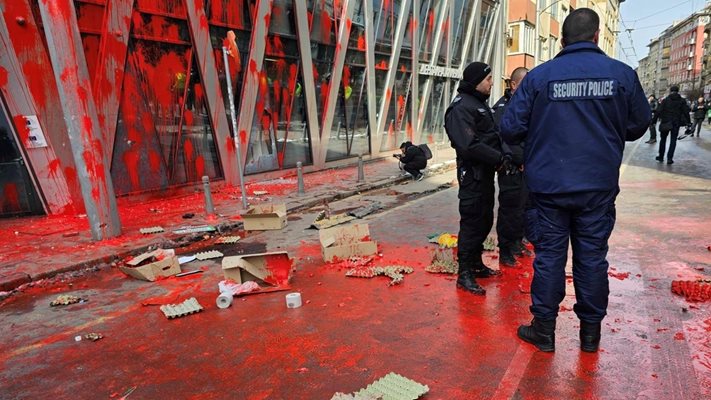 Щетите от „кървавия“ протест срещу еврото възлизат на 360 000 лв.
