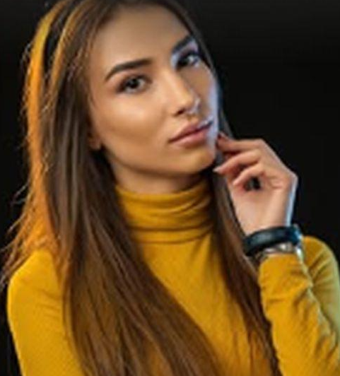 Ето я Ферай от „Ергенът” преди корекциите (Варненката крие силикон, филъри и по-малко носле – Снимки)