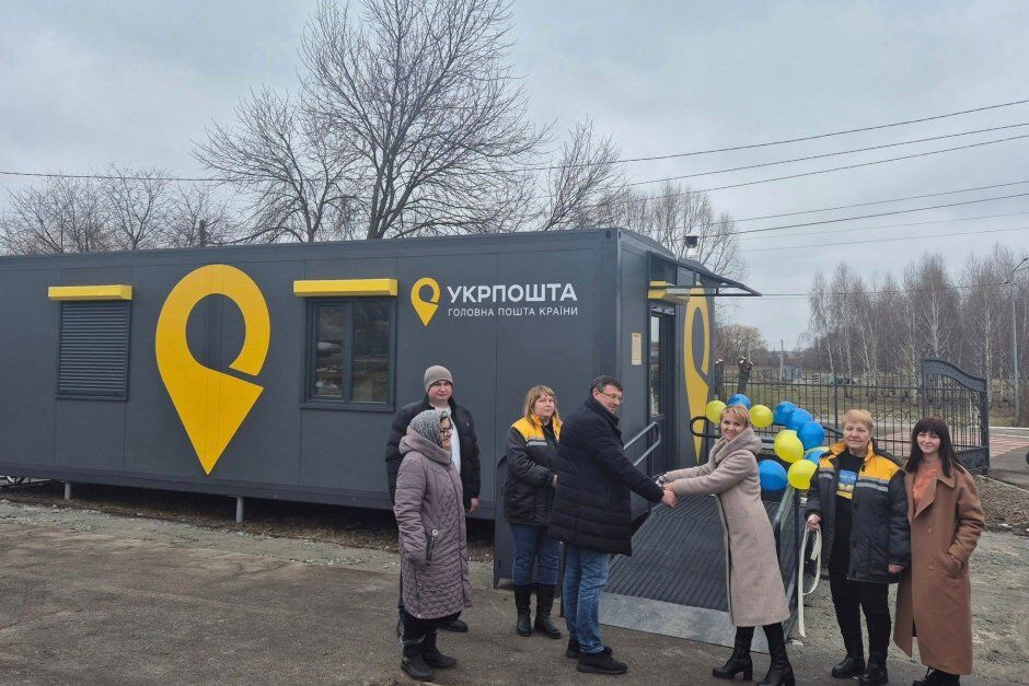 Украинските Пощи изпревариха Пеевски и пуснаха салам и колбаси в клоновете си!