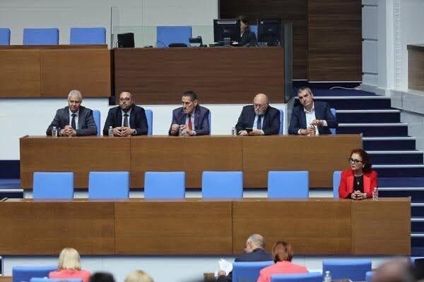 ГЕРБ – Ново начало превърна Комисията по досиетата в Старчески дом и Пенсионерски клуб