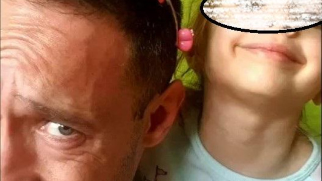 Дарин Ангелов рисува с дъщеря си