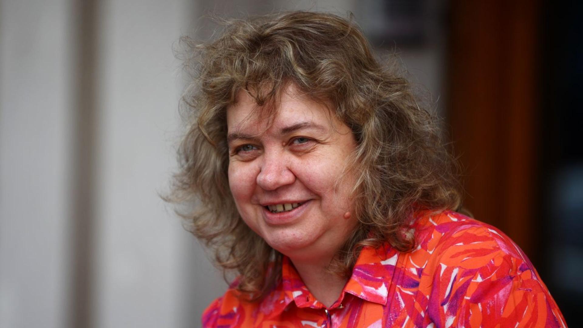 Киселова в ПАНИКА, дърпала се до последно да пореже Радев