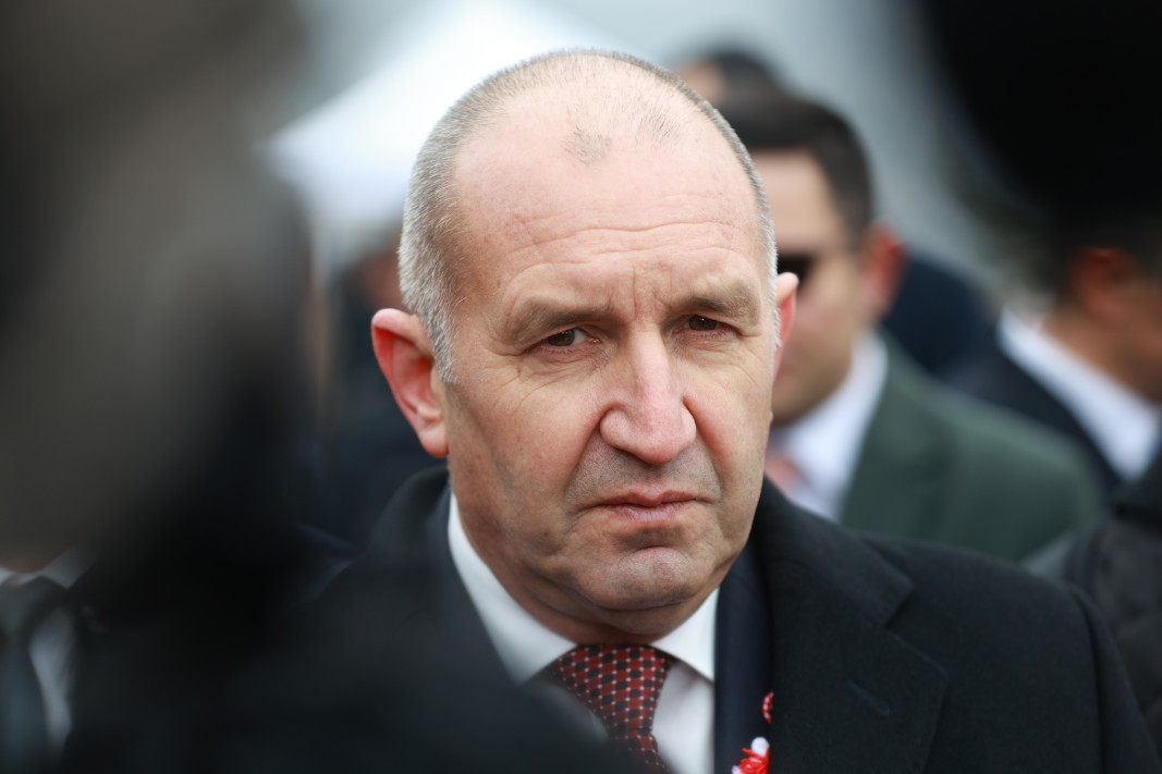 Лоши дни за Румен Радев, може да падне от власт