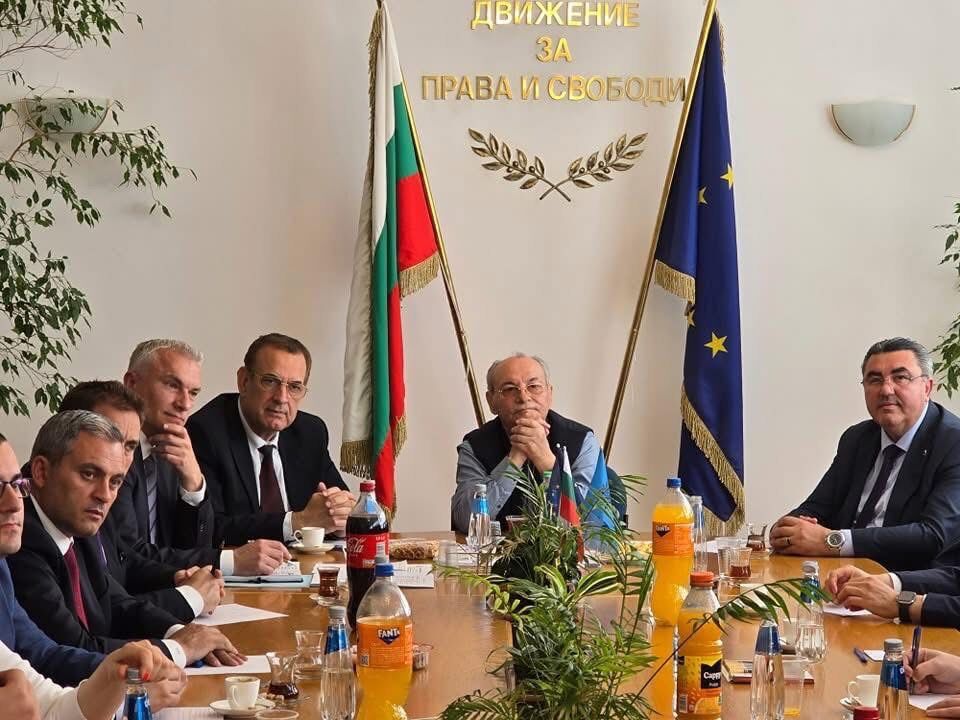 Продажният политик и пишман бизнесмен Джевдет Чакъров спря Съда да върне още днес ДПС на Ахмед Доган!