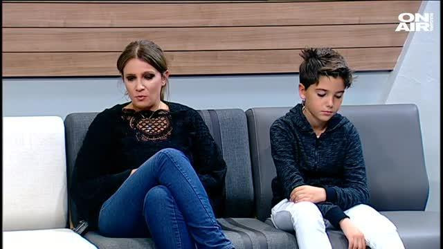 Синът на Карла Рахал – Матю е звезда в „Майките“