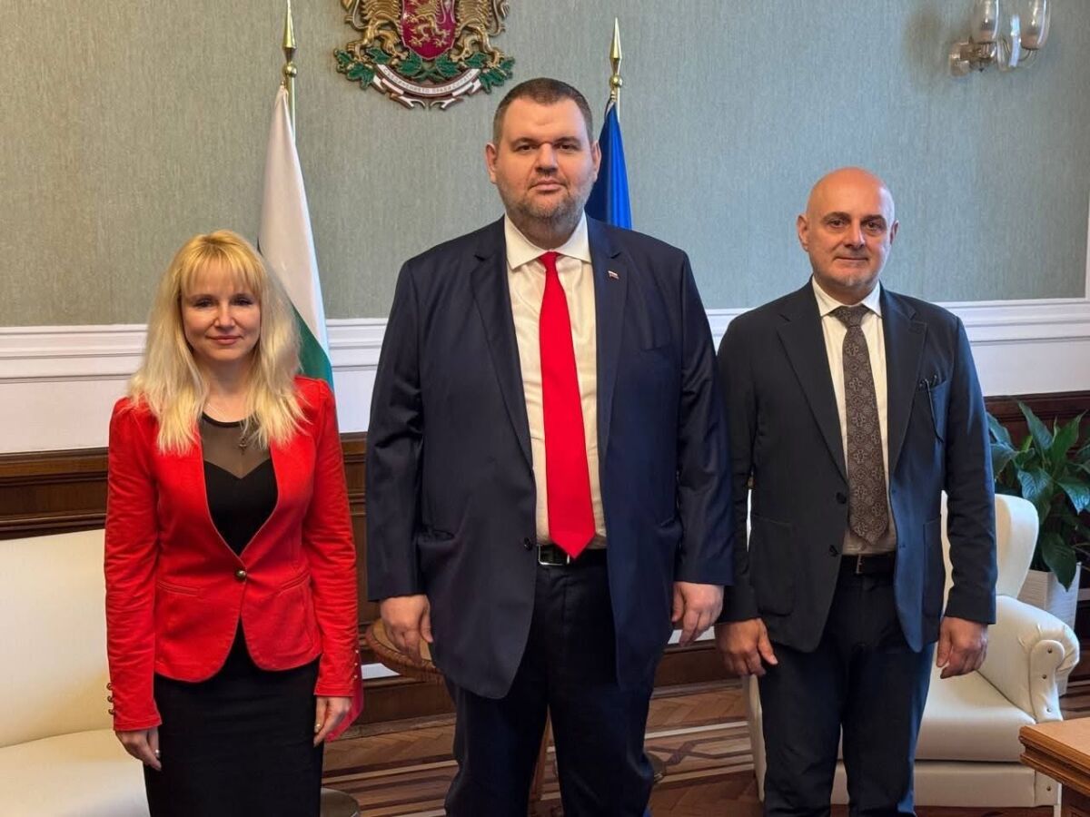 Това мъпет шоу на Пеевски с купени депутати не може да бъде легитимно управление! Чака се оставка и нови избори през есента