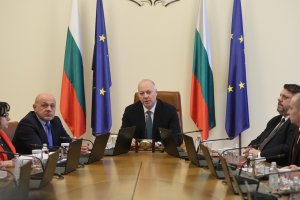 Управляващите приеха поисканата от Пеевски програма