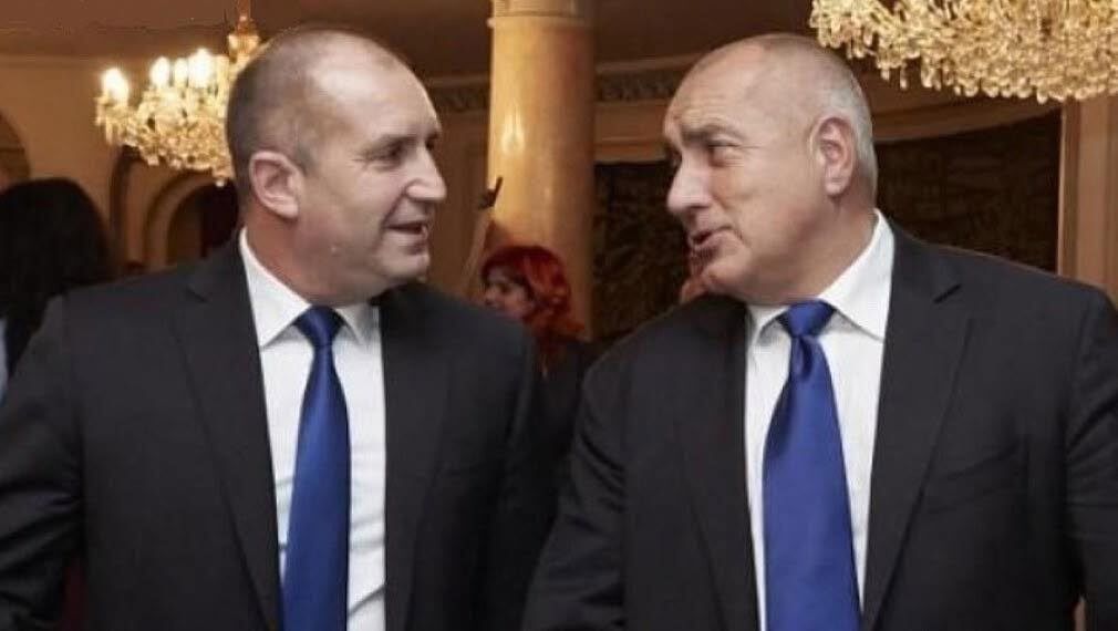 Борисов се моли на Радев с жален лай да го върне за последно в Играта и да излъже полезните глупаци от ППДБ