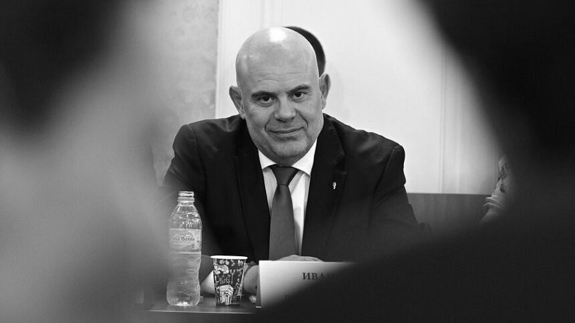 Иван Гешев купил 10 000 икони с пари на прокуратурата