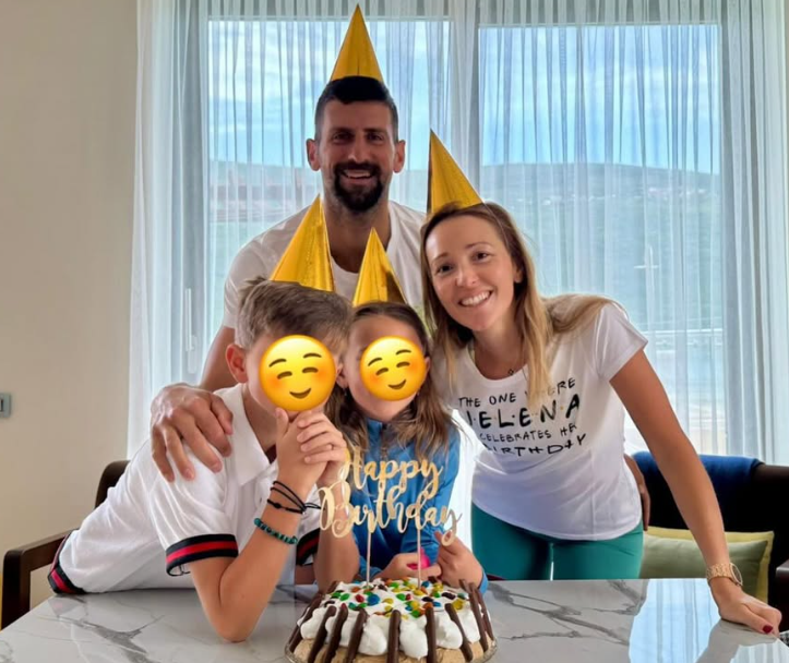 Йелена Джокович празнува 39-и рожден ден (Съпругата на Новак бе изненадана от дъщеря си Тара със собственоръчно направена торта – Снимки)