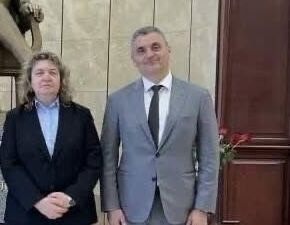 Киселова и Кирил Добрев зарязали бягащите български дипломати от Иран и офейкайли само двамата с правителствения самолет?!