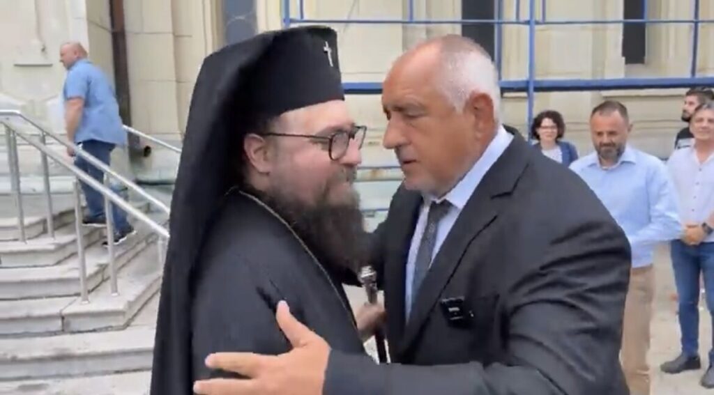 Лъсна, че Борисов тури във фризера “машата на Таки” Росица Кирова заради предателството и с Пеевски!