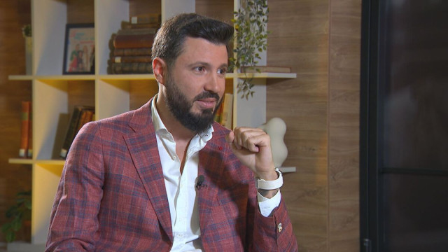 Мартин Елвиса ОЦЪКЛИ Петя Дикова: Не си падам по жени с мерки 90-60-90, друго търся! (пак попиля Даниела – ВИЖ ТУК)