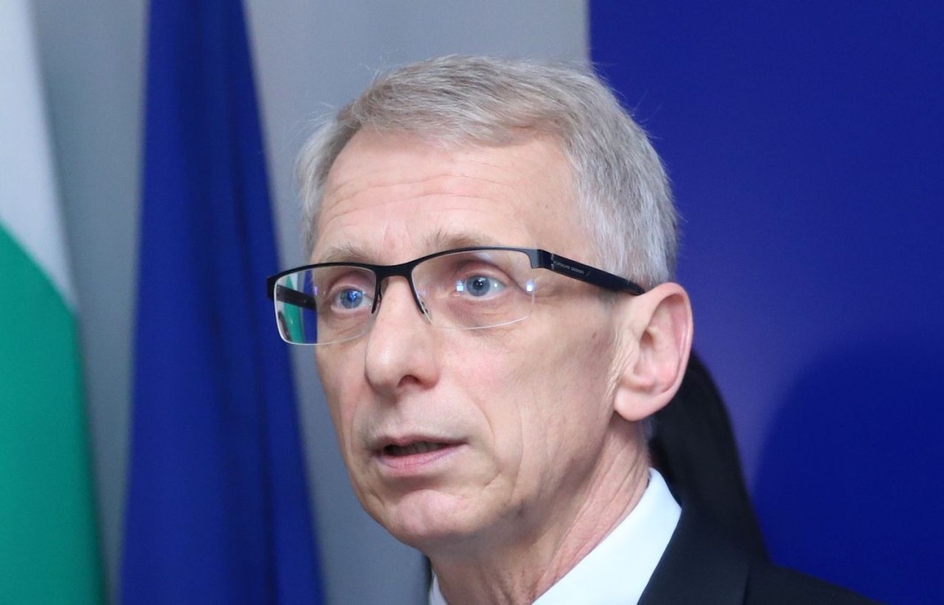 Николай Денков изчезна? Шефът на кабинета му се обади от чужбина