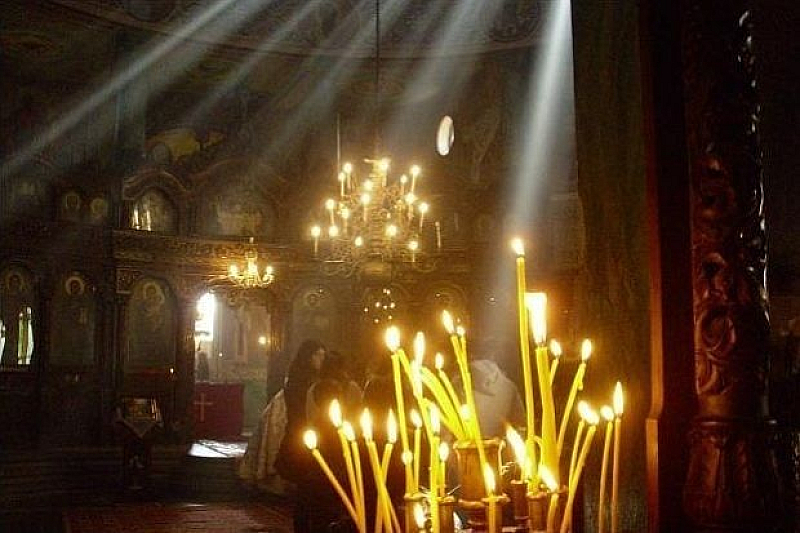 Православната църква чества празника на Светия Дух