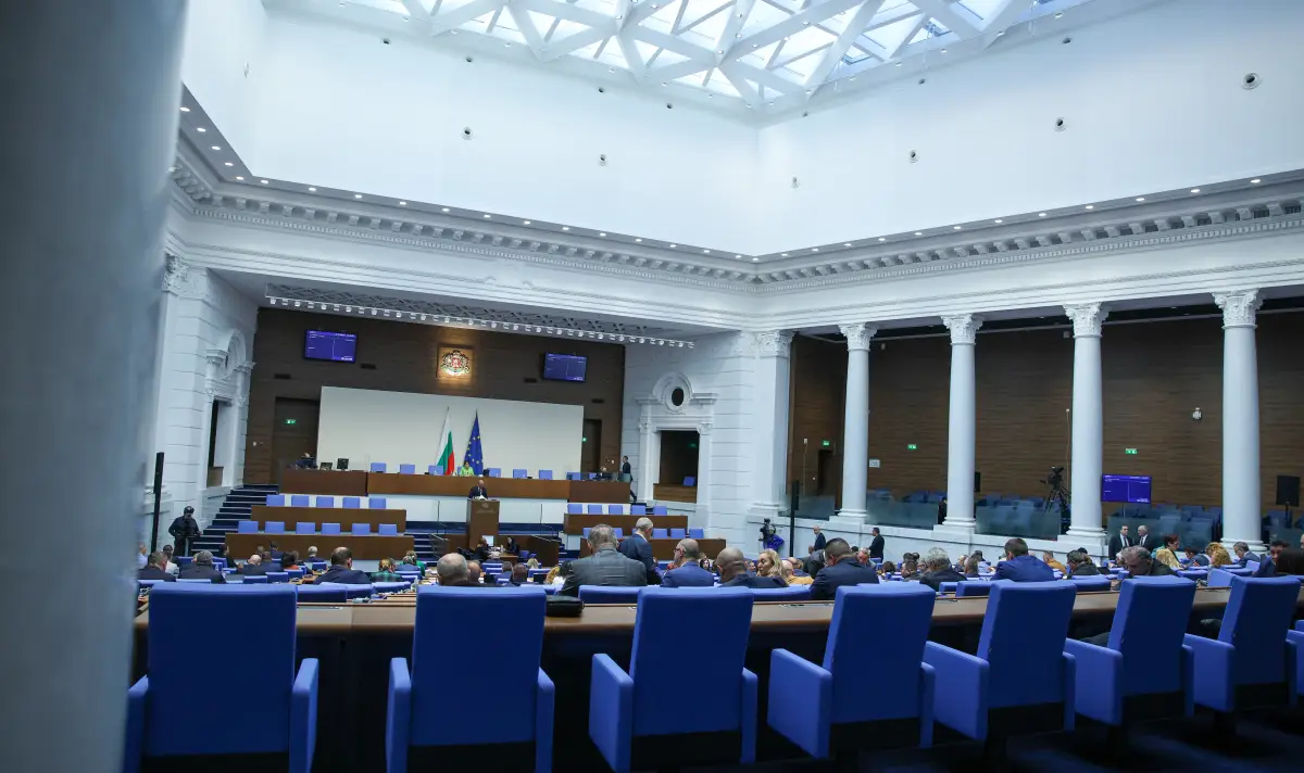 Промени в правилника на НС сменят името на ПГ на хората около Доган