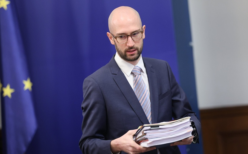 Пълен разпад! Зам.-министър напусна проядената от корупция ПП „разочарован и омерзен“