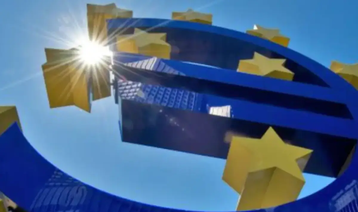 Ратаи в „клуба на богатите”, но + еврозонални наивници ли?