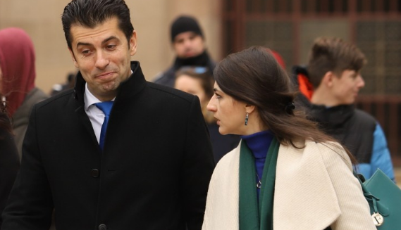 ТАЙНИЯТ МОЗЪК: Лена контролира схемите и решенията в ПП