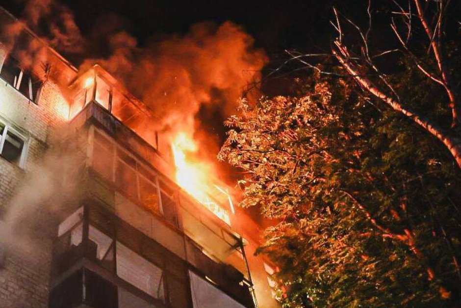 Трима убити и 60 ранени в Харков при руски удари по жилищни сгради