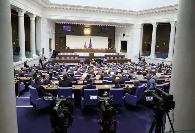 ХРАНТУТНИЦИ: Над 15 млн. лева за депутатски заплати от началото на 51-вото НС