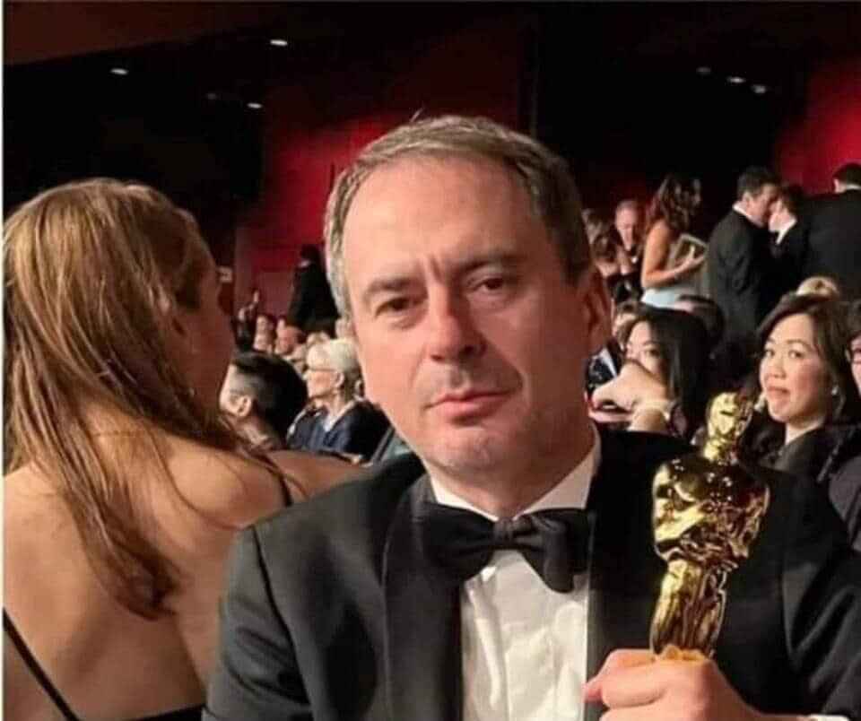Ще откаже ли разследващият актьор Христо Грозев рушвет от 50 000 евро от български олигарси?