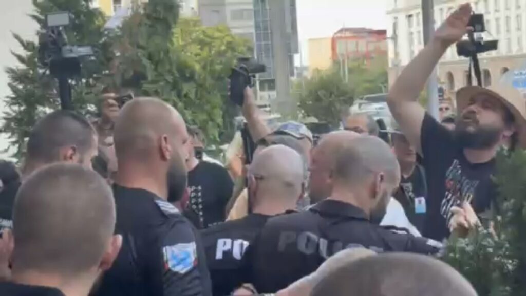 Антон Славчев е пътник заедно с КПК! Бойко Борисов се опитва с провокации да радикализира протеста!