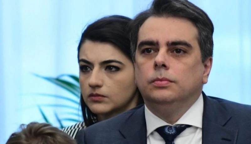 Асен Василев бие шута на Лена от ПП – нанесла непоправима имиджова щета на партията