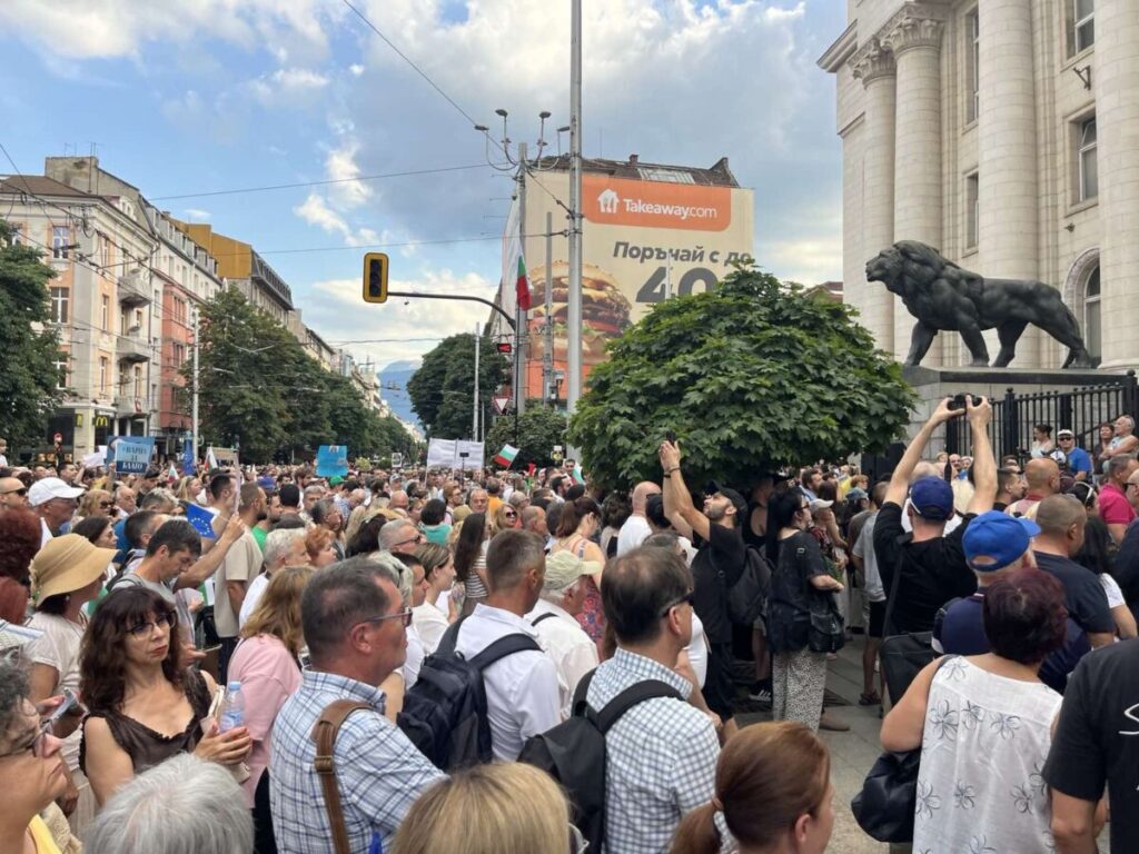 Бившите сглобкаджии от ПП и ДБ разцепиха протеста срещу Пеевски и Борисов