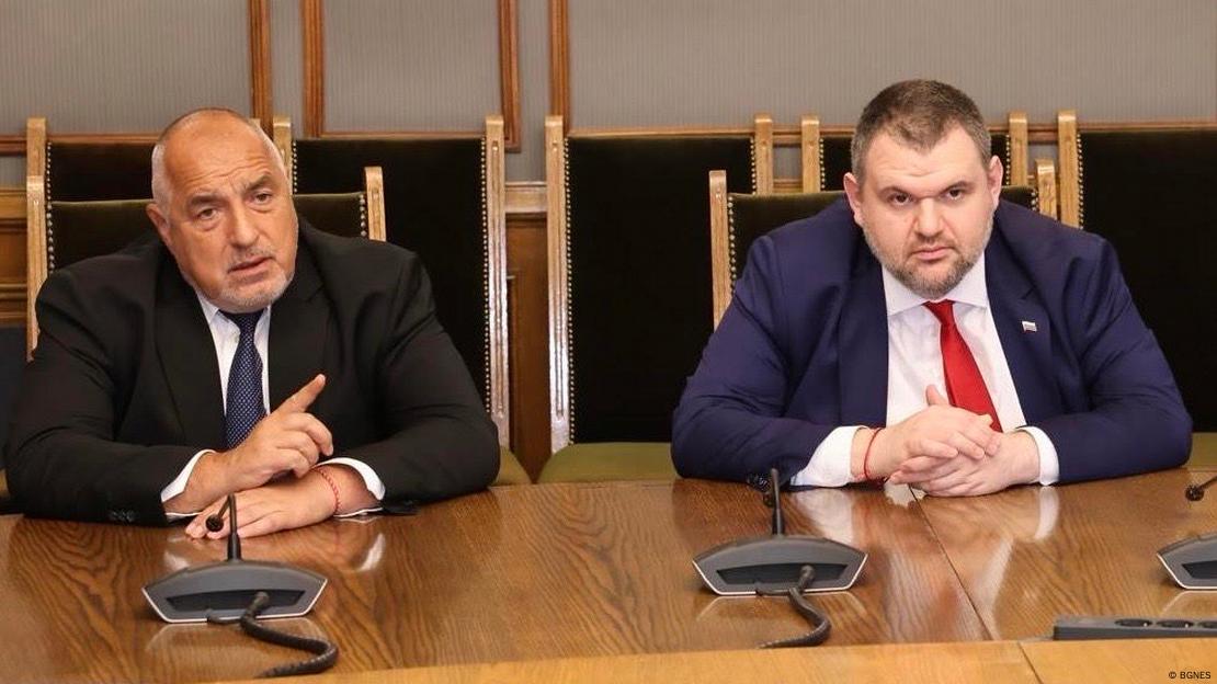 България: Почтените си тръгват, компрометираните остават