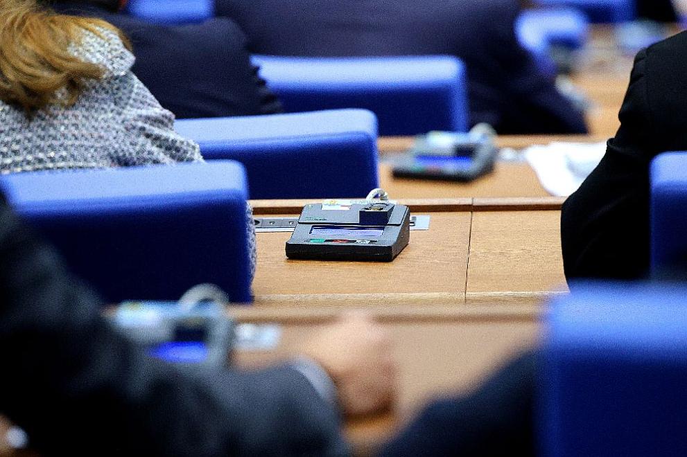 Депутатите завишиха наказанията за престъпления срещу животни