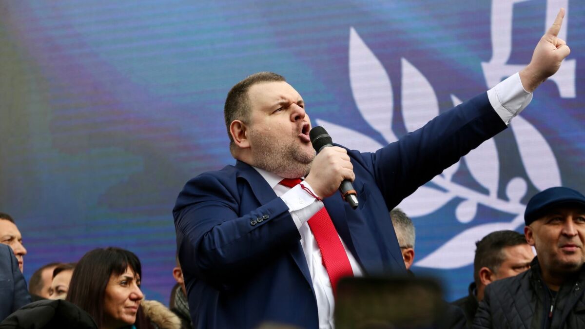 Извънредно! Пеевски готви ново нахлуване в Президентството с прокурори и ДАНС
