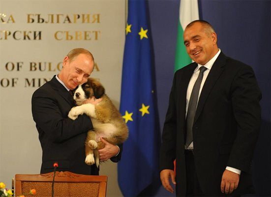 Копейките Борисов и Пеевски ръководят службите, които били под руско влияние и обслужват Възраждане!