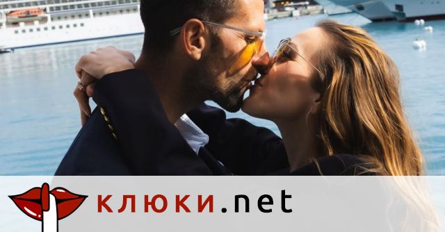 Новак Джокович чупи стойки на лукспочивка в Миконос (Компания му правят децата и красивата Йелена – Снимки)