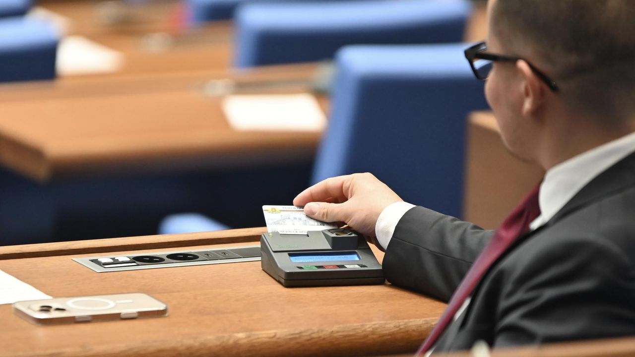 НС реши окончателно за тротинетките: Ще се карат само по светло, с каска, регистрационна табела и с „Гражданска отговорност“