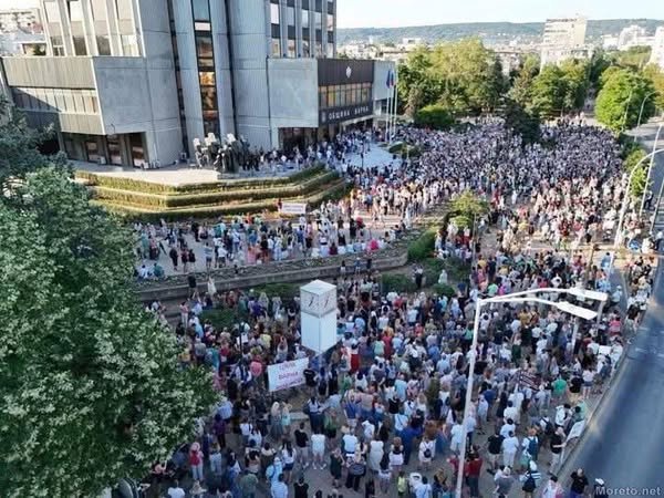 Петков кани Доган на протест