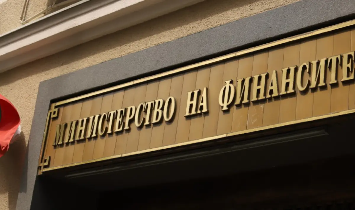Публичните финанси са в бедствено състояние. Има два изхода, всеки от тях – болезнен