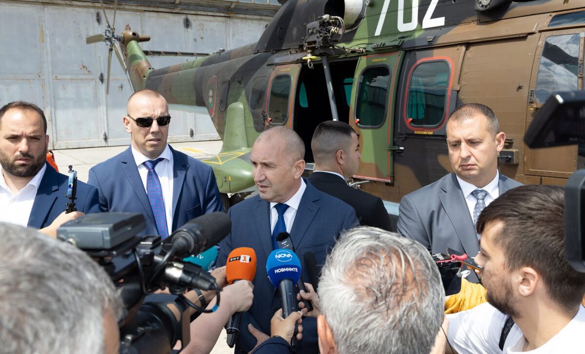 Радев описа цялата лудост: Борисов и Пеевски мъчат да се бетонират чрез еврото, а ПП-ДБ подкрепя властта, която се разправя с тях!