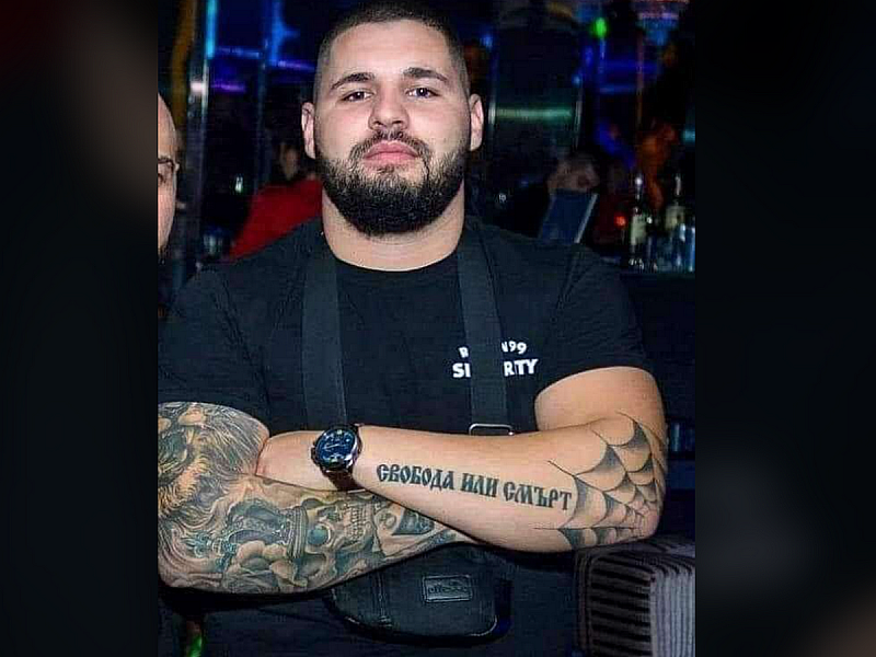 Разбрахте ли: Дебора е нападнала Георги и той се защитил с макетен нож. Момиче, бягай – България те мрази!