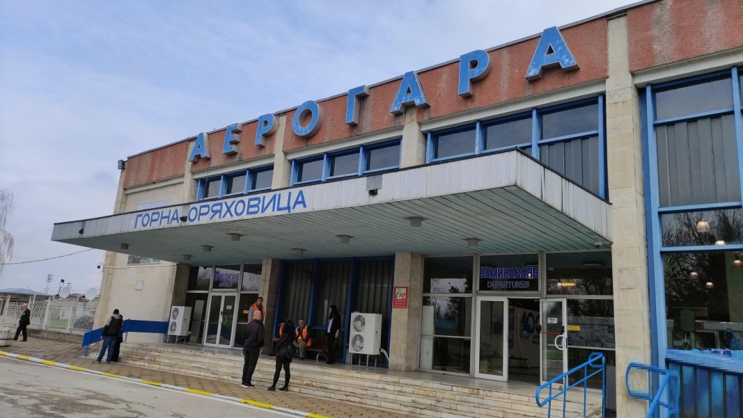 Само в Narod.bg: Синът на Киро Парахода от ВИС стана шеф на летище „Горна Оряховица”