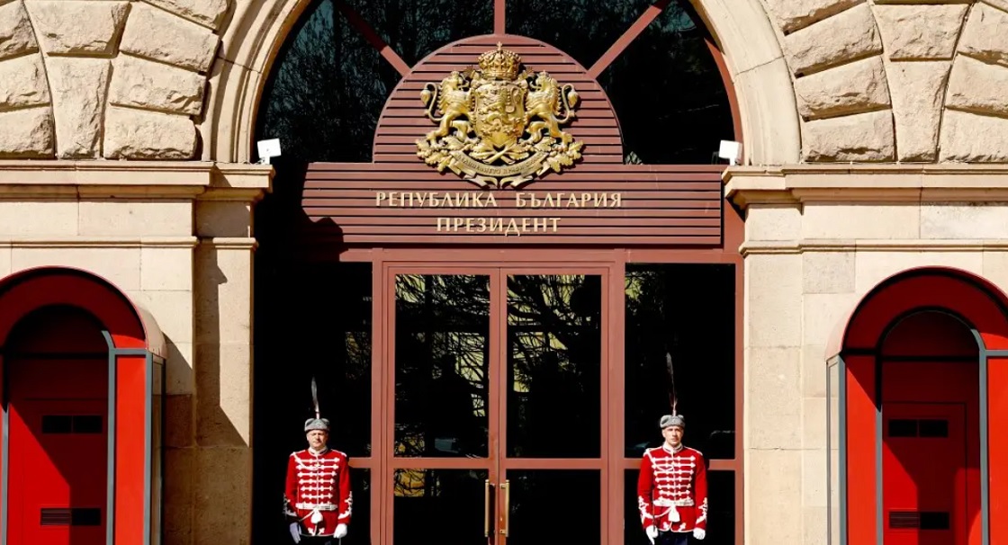 Цирк „България”: Бутат актьор за президент