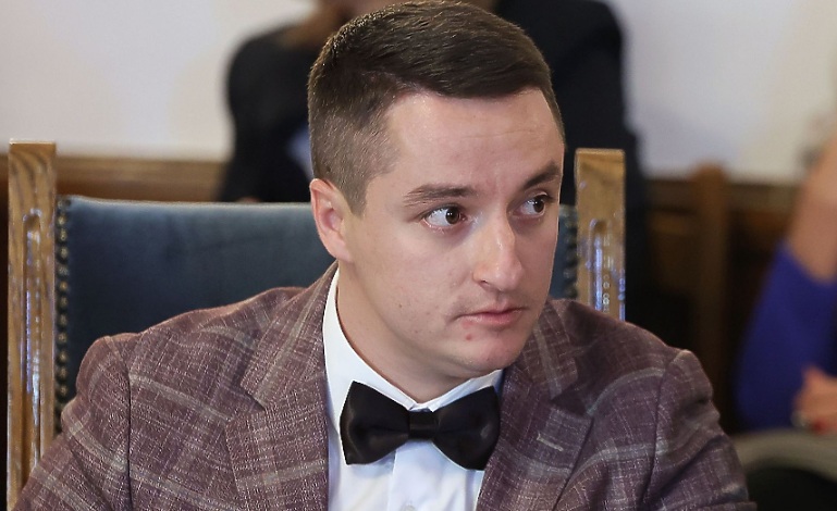 Narod.bg беше пръв: Тролска война разтърси останките от ПП!