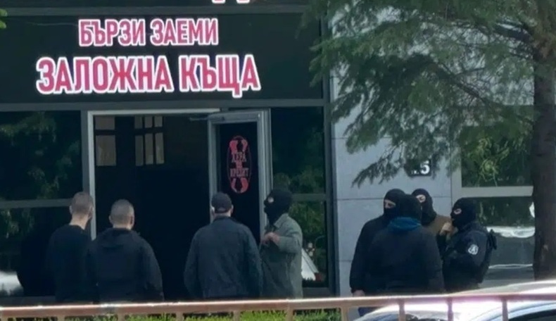 Бързи кредити? Мутри преследват 120 000 българи