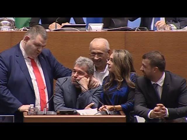 Най-скъпо пазената тайна в парламента – как си взима заплата санкционираният за корупция Пеевски и колко прибира слугата му Тошко Африкански!