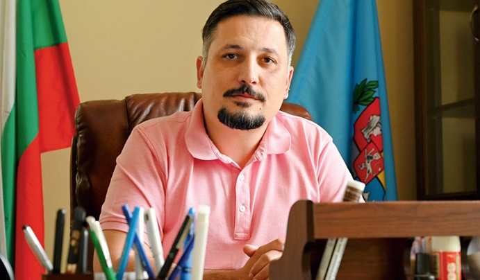 Нова ПП мръсотия: Кметът на „Изгрев“ Делян Георгиев натиска митрополията „наша фирма“ да строи църквата в „Изгрев“