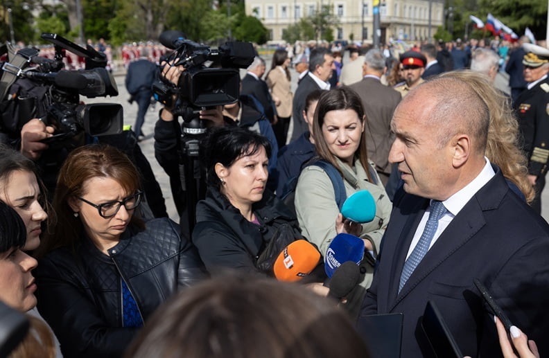 Партията на Румен Радев се отлага