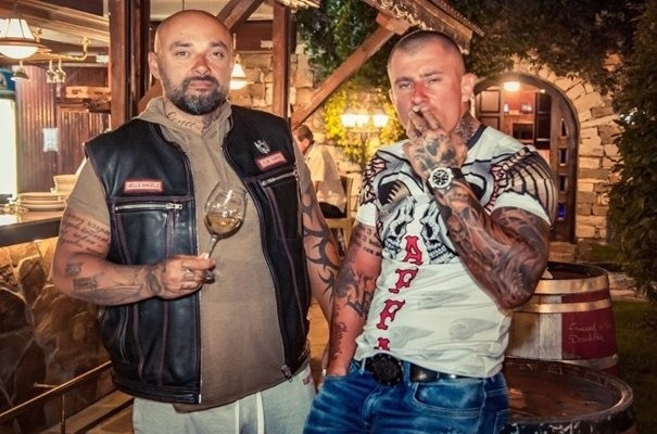 Рокерите от „Хелс Ейнджълс“ палели ниви на земеделци и заграбвали имоти в болница