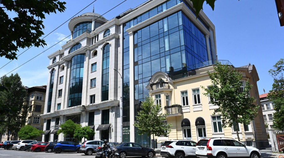 Сделка за 77 млн.! Киро Японеца продаде сграда на „Пощенска банка“